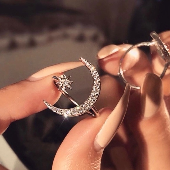 925 Sterling Silver Moon & Star Ring - Picture 4 of 10